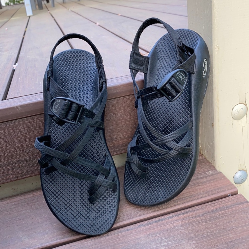LIKE NEW CHACOS!